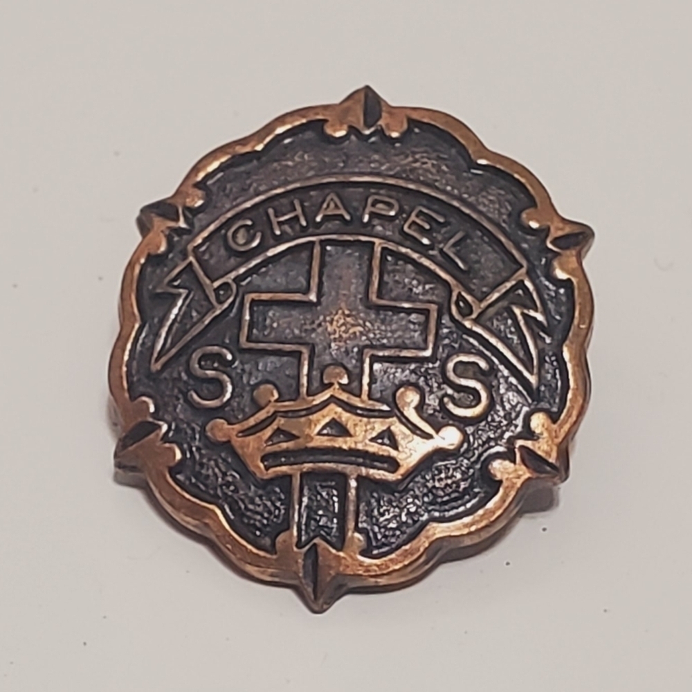 Cross and Crown by Uncas Hat Lapel Pin Bronze 🌴